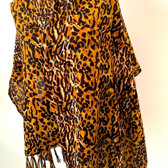 Leopard Print Scarf - Picture 4 of 6